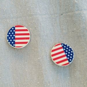 Vintage 1970s red white and blue flag earrings!